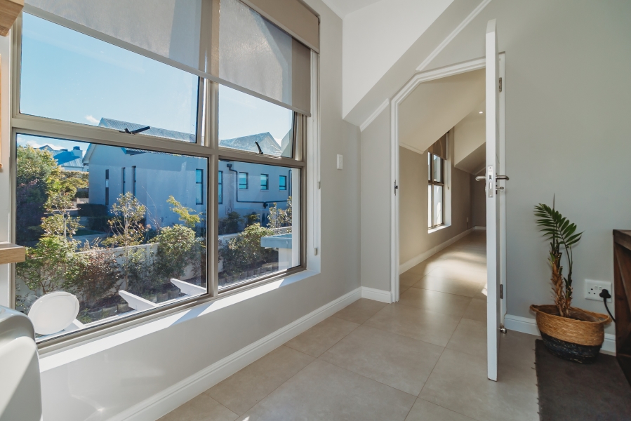 4 Bedroom Property for Sale in Kingswood Golf Estate Western Cape